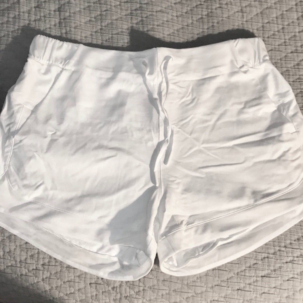 White Lululemon shorts w/ pockets